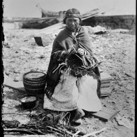 1905 Basket Maker on the Beach